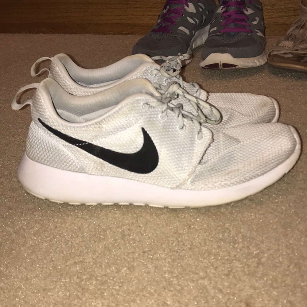 grey nike roshe size 10 women